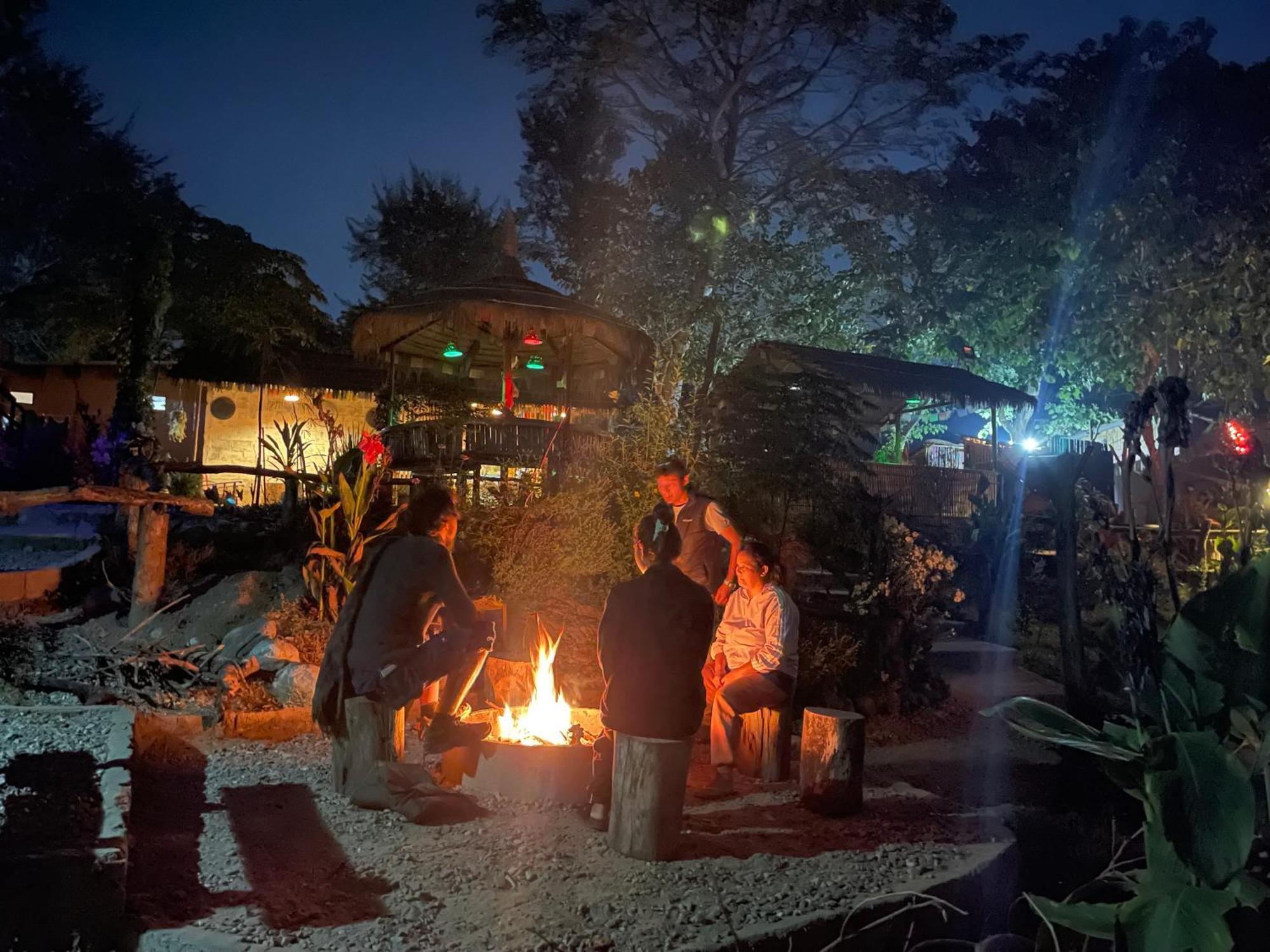 Bamby Chilling House - Feel The Nature Sauraha Bagian luar foto
