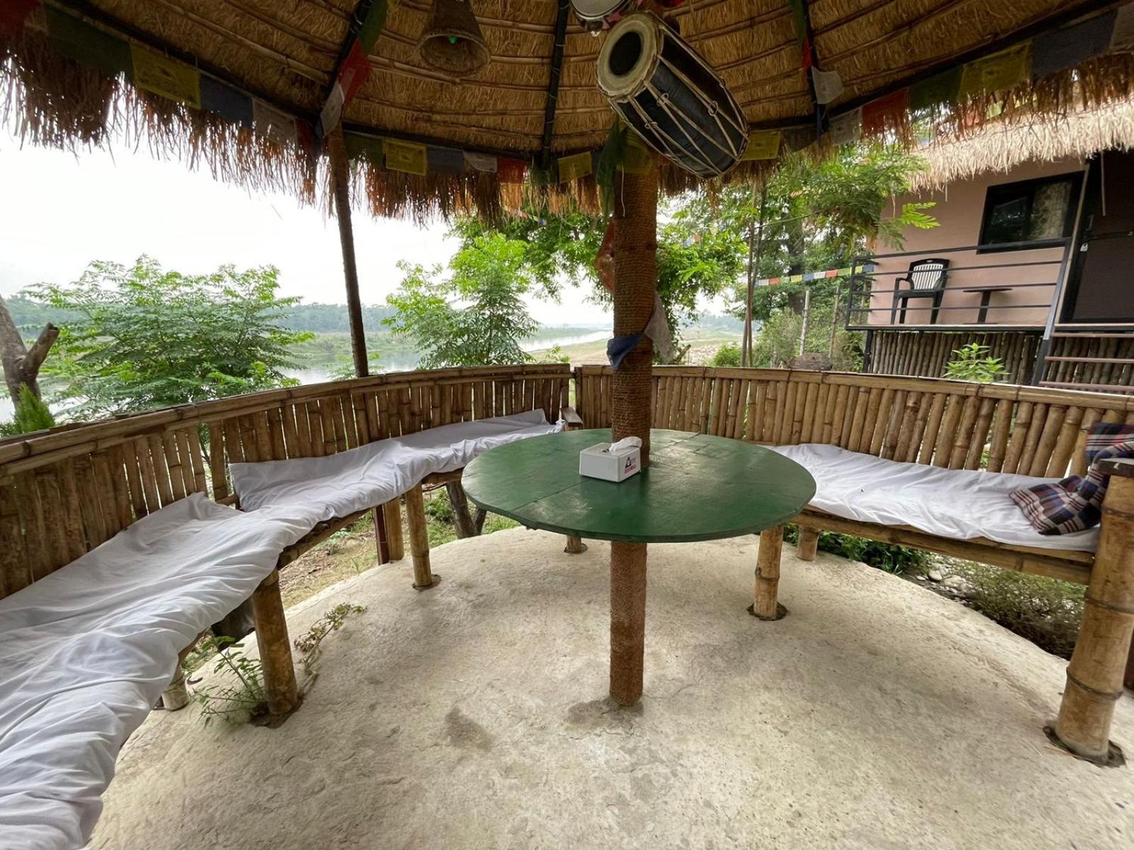 Bamby Chilling House - Feel The Nature Sauraha Bagian luar foto