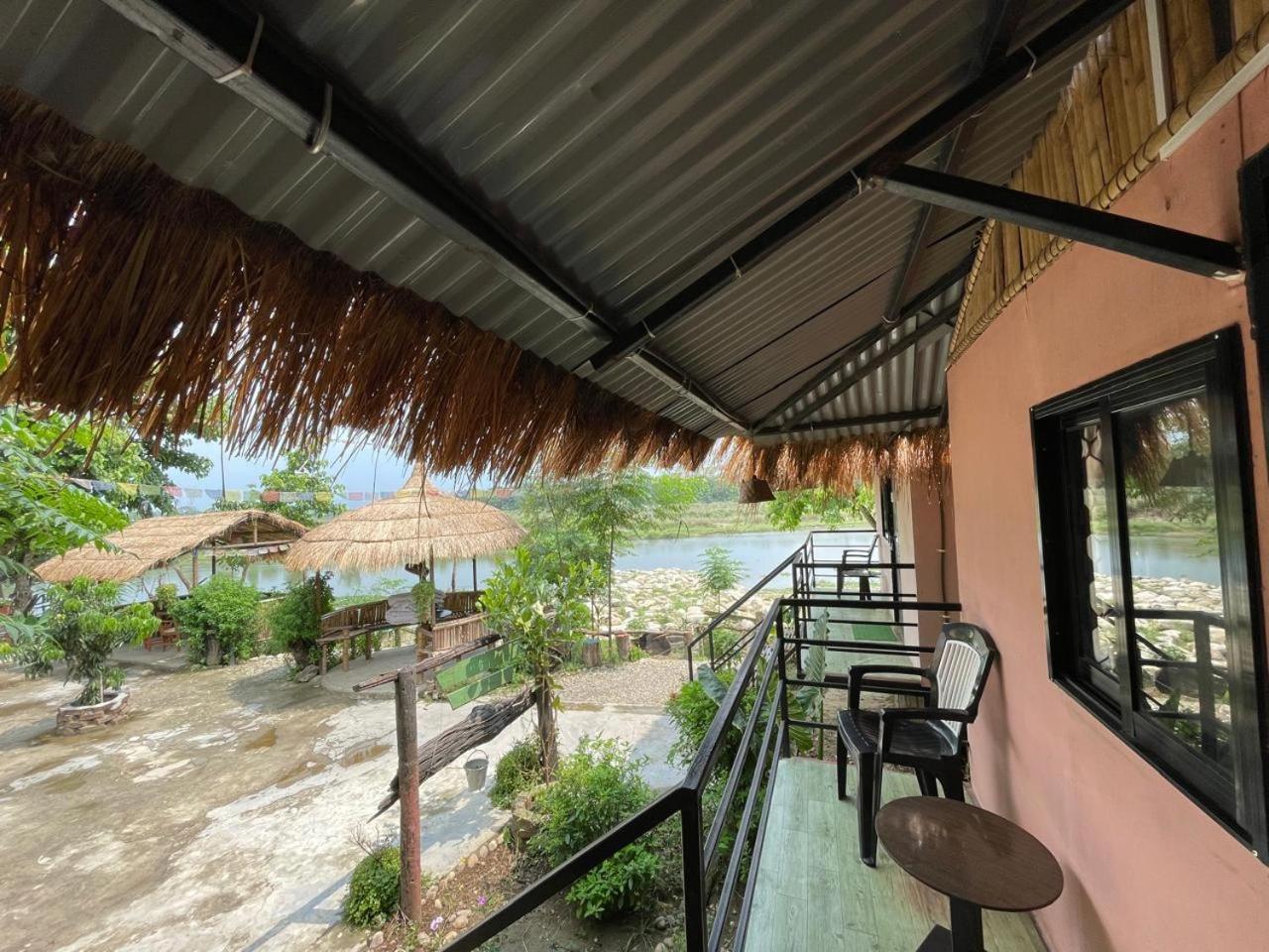 Bamby Chilling House - Feel The Nature Sauraha Bagian luar foto