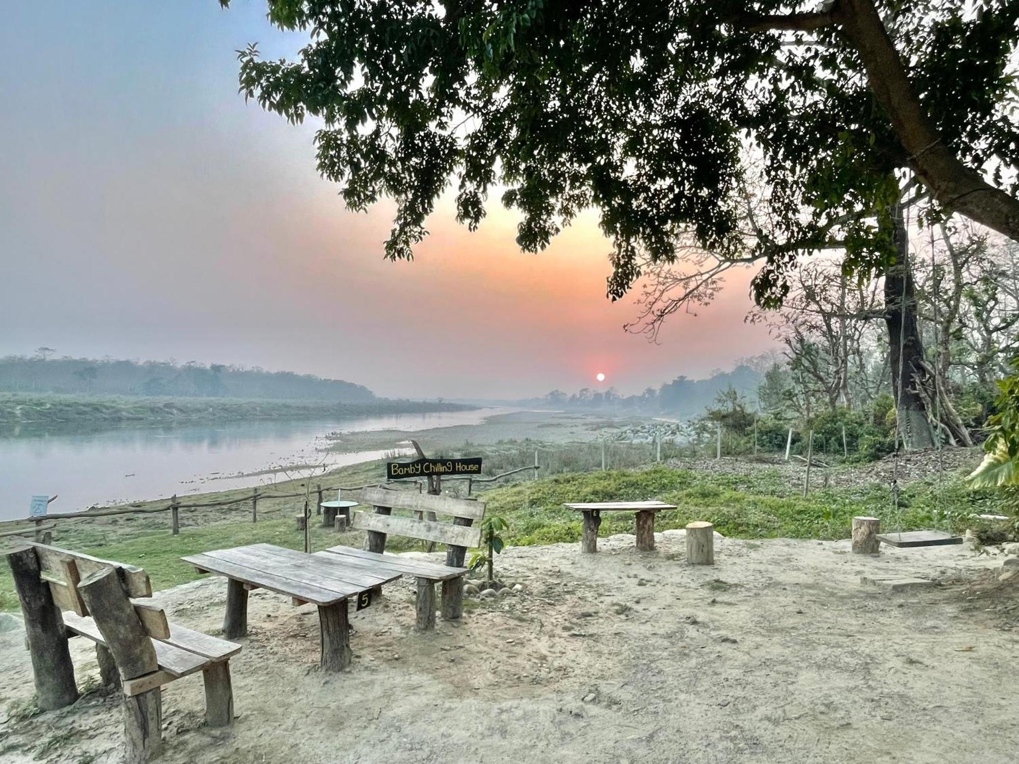 Bamby Chilling House - Feel The Nature Sauraha Bagian luar foto