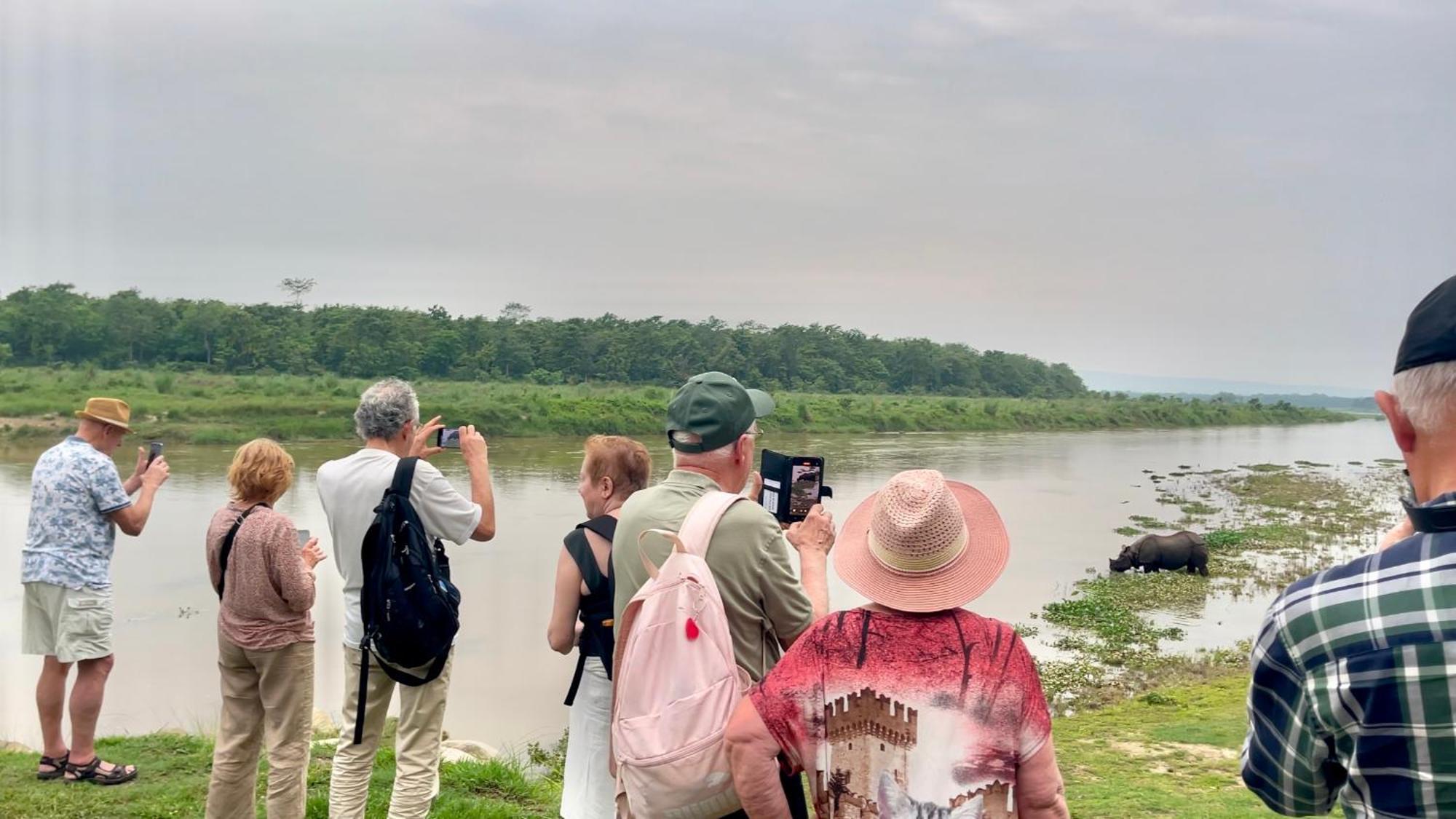 Bamby Chilling House - Feel The Nature Sauraha Bagian luar foto